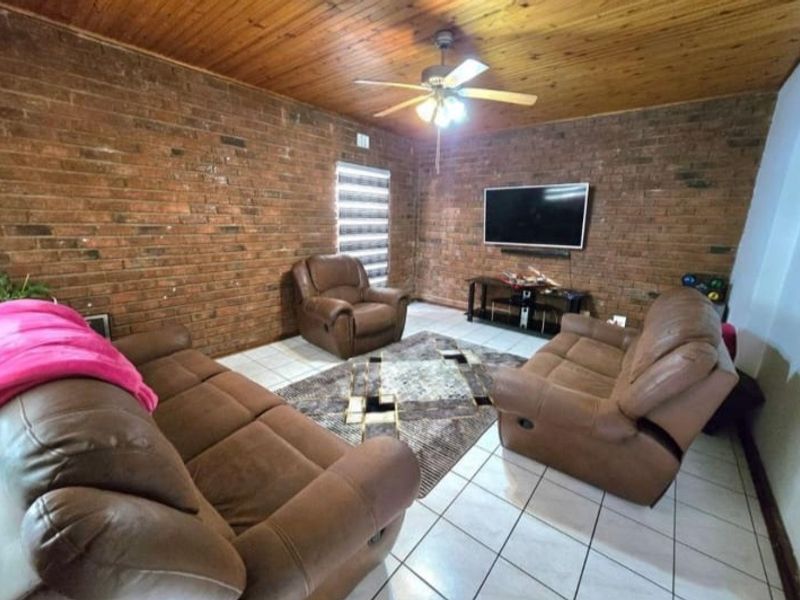 Ground floor 3bedroom in Ferndale - Photo 2