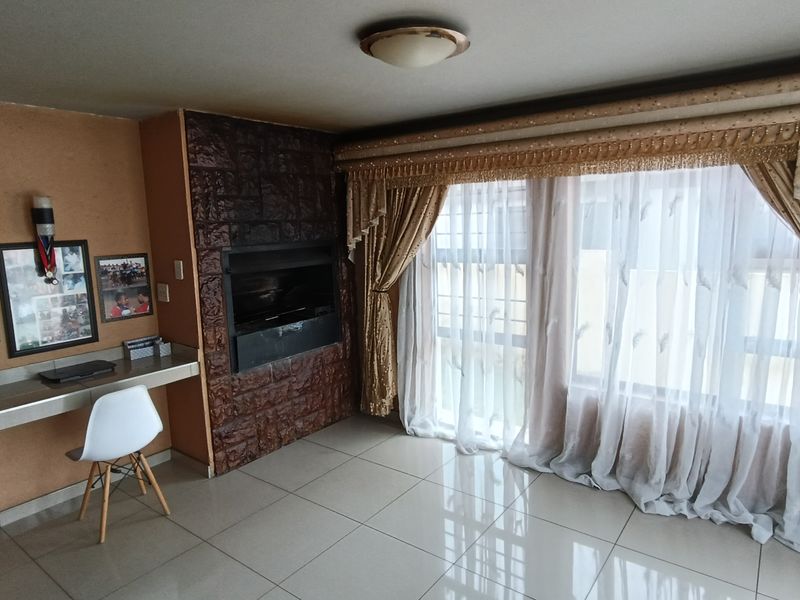 Beautiful 4 Bedroom in a very popular area in Benfleur! - Photo 10