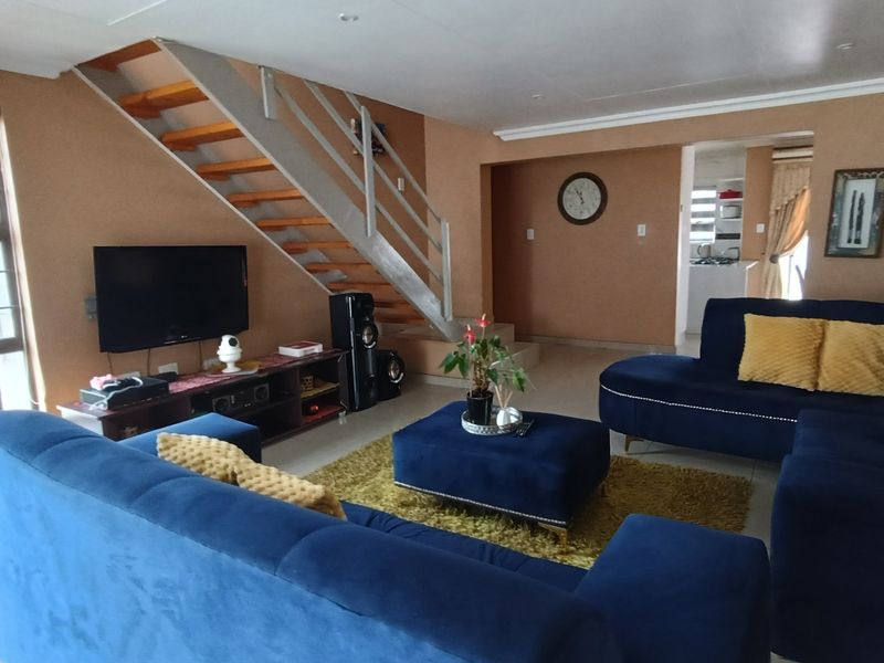 Beautiful 4 Bedroom in a very popular area in Benfleur! - Photo 9
