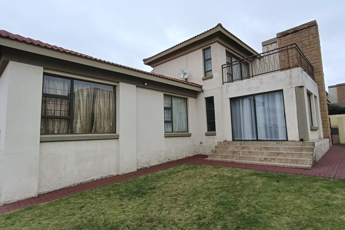 Beautiful 4 Bedroom in a very popular area in Benfleur! - Photo 2