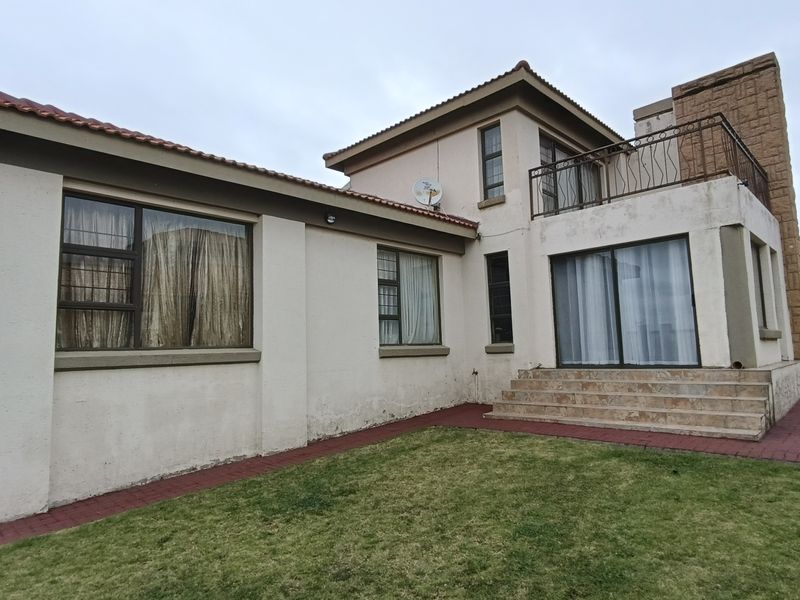 Beautiful 4 Bedroom in a very popular area in Benfleur! - Photo 2