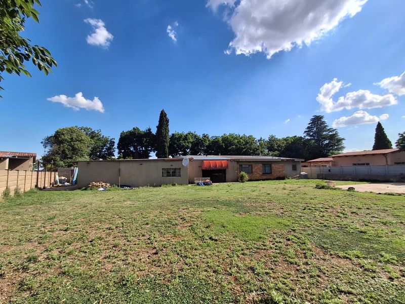 Halted Mid Renovations due to overseas job opportunity. - Photo 2