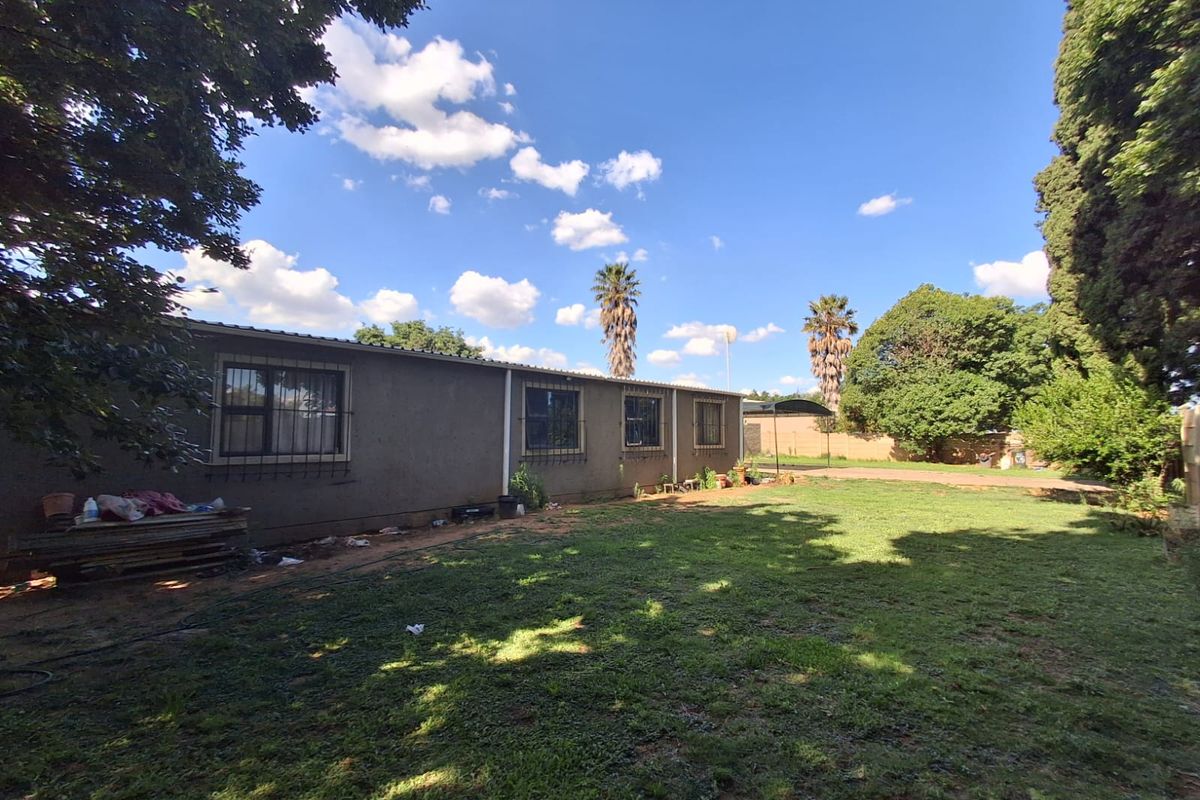 Halted Mid Renovations due to overseas job opportunity. - Photo 5