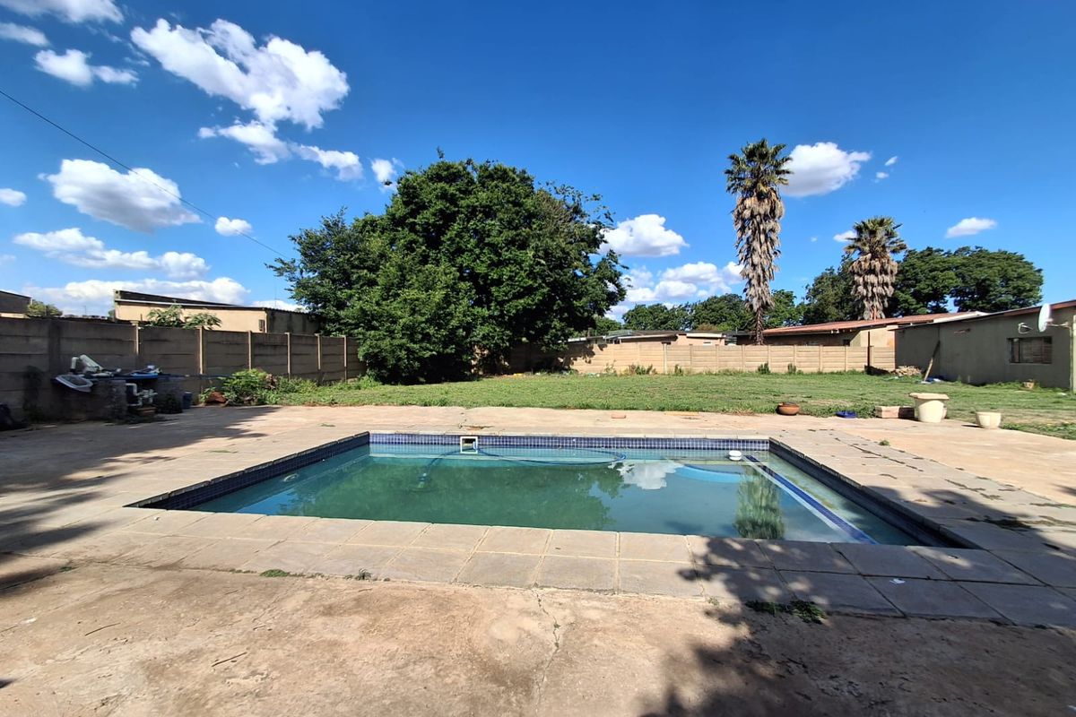 Halted Mid Renovations due to overseas job opportunity. - Photo 3