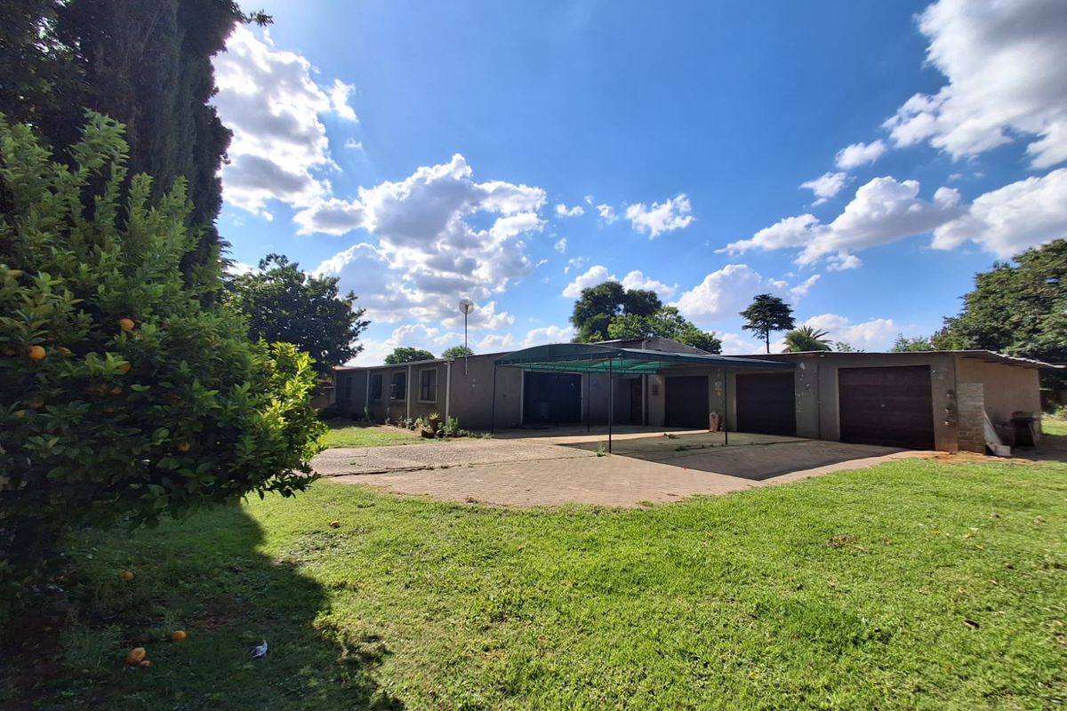 Halted Mid Renovations due to overseas job opportunity. - Photo 4