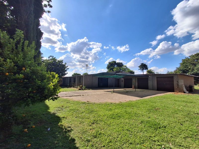 Halted Mid Renovations due to overseas job opportunity. - Photo 4