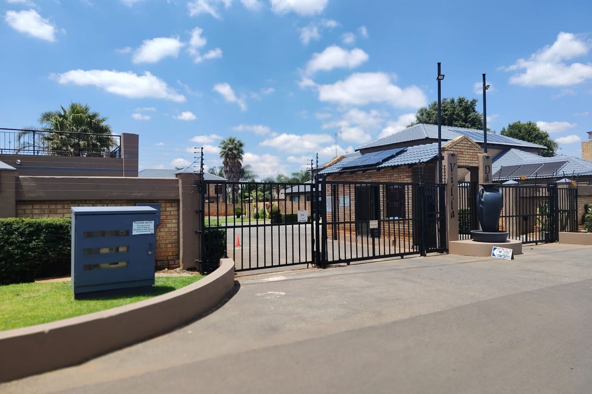 Elegant 4 Bedroom Duplex Cluster Home for Sale in Secure Estate in Ravenswood, Boksburg - don't miss - Photo 2