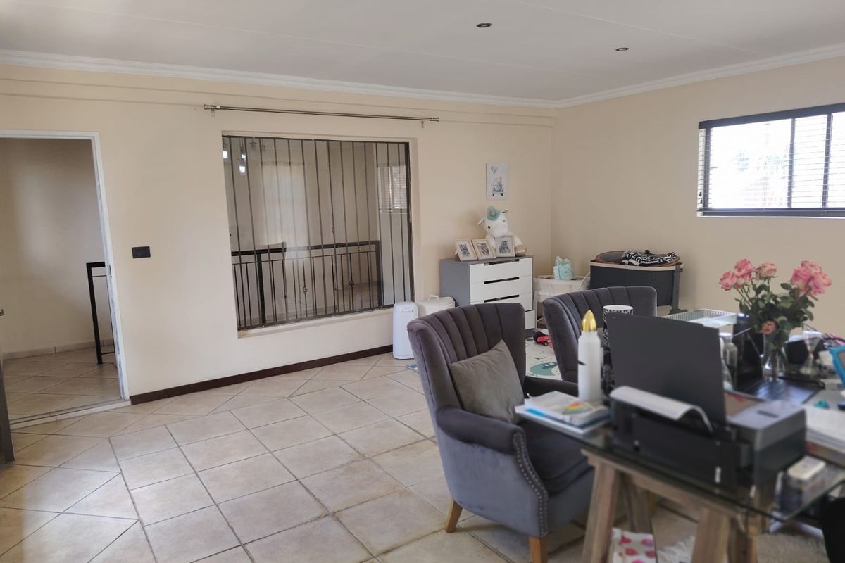 Elegant 4 Bedroom Duplex Cluster Home for Sale in Secure Estate in Ravenswood, Boksburg - don't miss - Photo 5