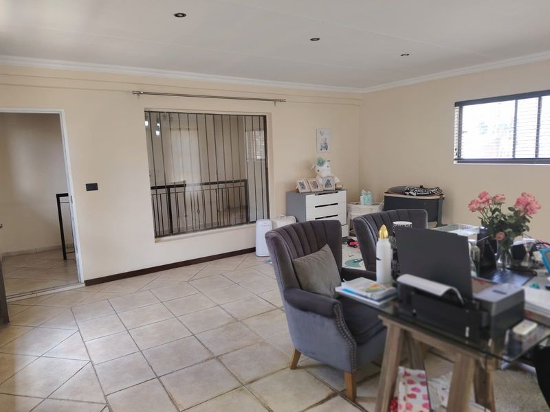 Elegant 4 Bedroom Duplex Cluster Home for Sale in Secure Estate in Ravenswood, Boksburg - don't miss - Photo 5