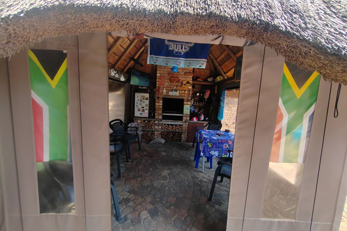 Move-In Ready Family Oasis with Pool & Entertainment Area in Sunair Park,Brakpan - Photo 4