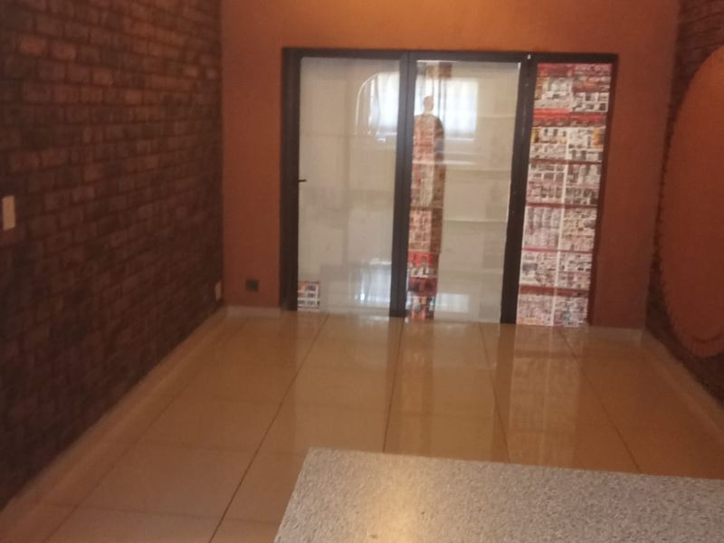 4 Bedroom House For Sale Dalpark Ext 11 - Photo 8