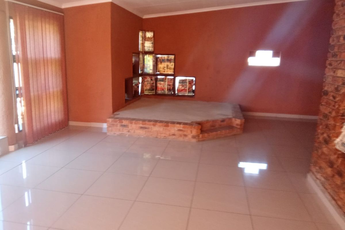 4 Bedroom House For Sale Dalpark Ext 11 - Photo 4