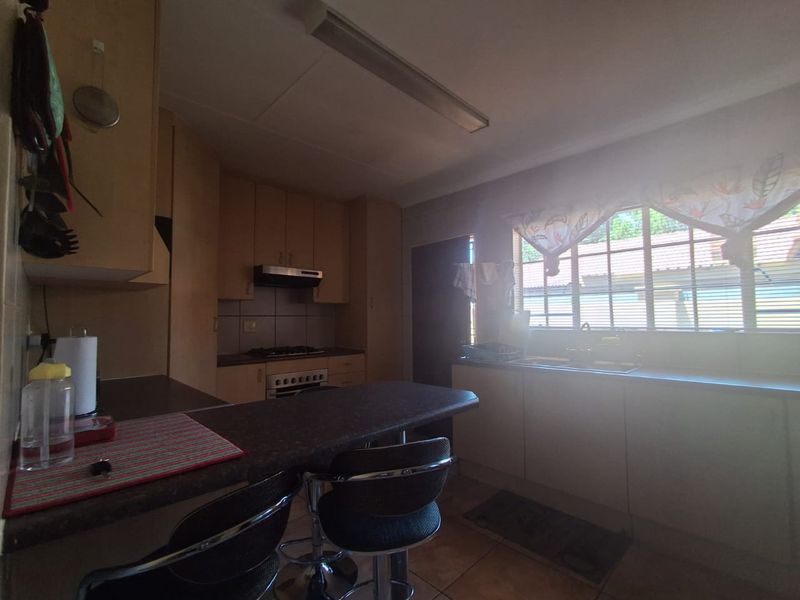 Immaculate Condition and Cozy 3 bedroom Townhouse in Three Rivers Proper. - Photo 9