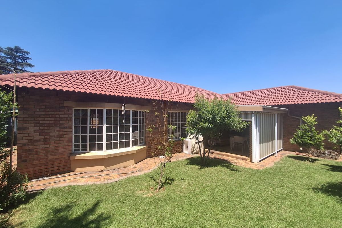 Immaculate Condition and Cozy 3 bedroom Townhouse in Three Rivers Proper. - Photo 3