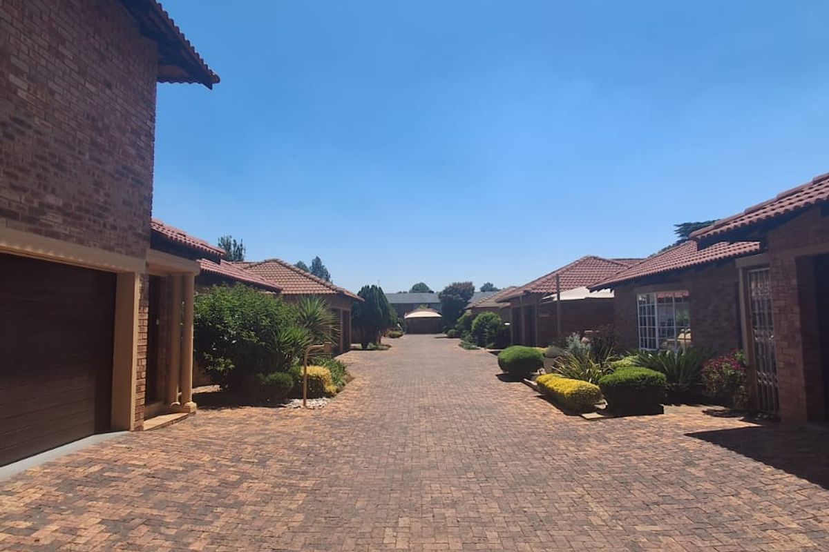 Immaculate Condition and Cozy 3 bedroom Townhouse in Three Rivers Proper. - Photo 2