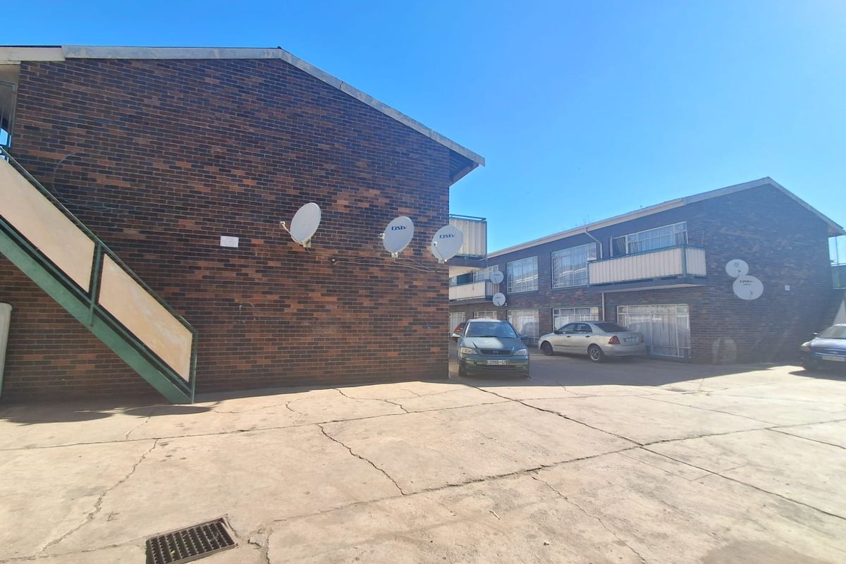 2  Bedroom Apartment in Vereeniging Central. - Photo 2