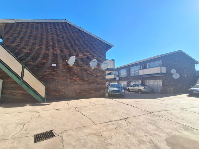 2  Bedroom Apartment in Vereeniging Central. - Photo 2