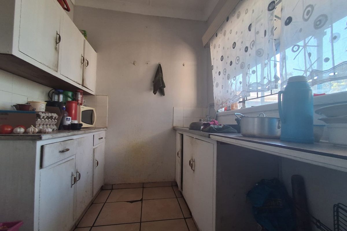 2  Bedroom Apartment in Vereeniging Central. - Photo 4