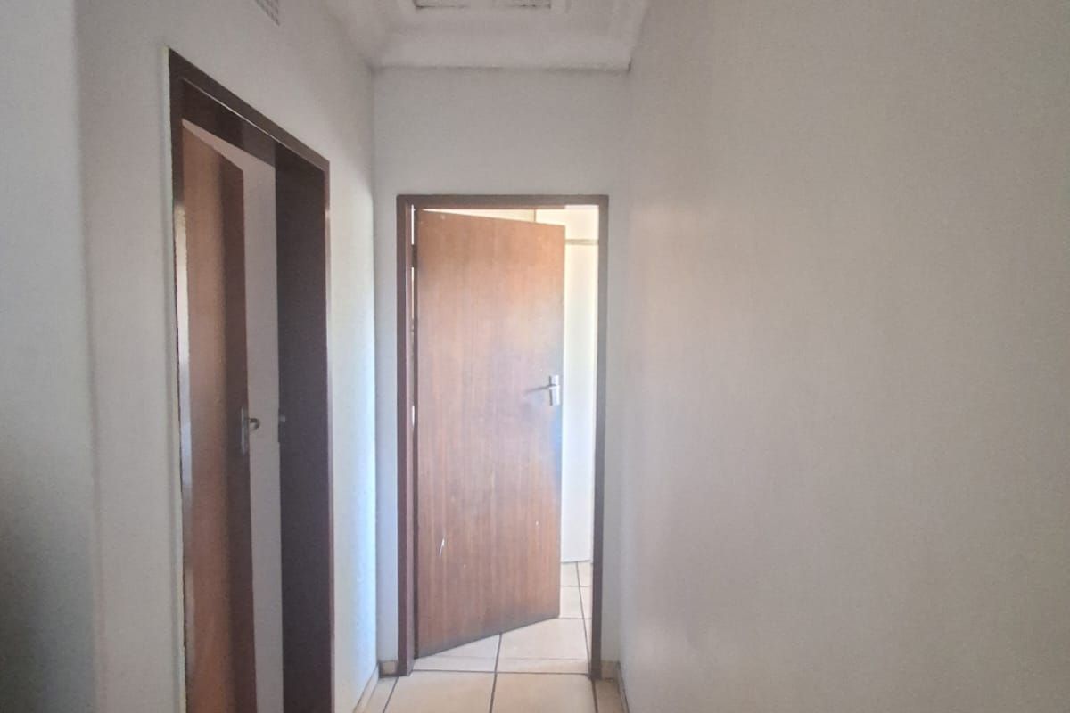 2  Bedroom Apartment in Vereeniging Central. - Photo 5