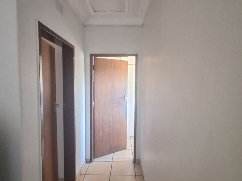 2  Bedroom Apartment in Vereeniging Central. - Photo 5