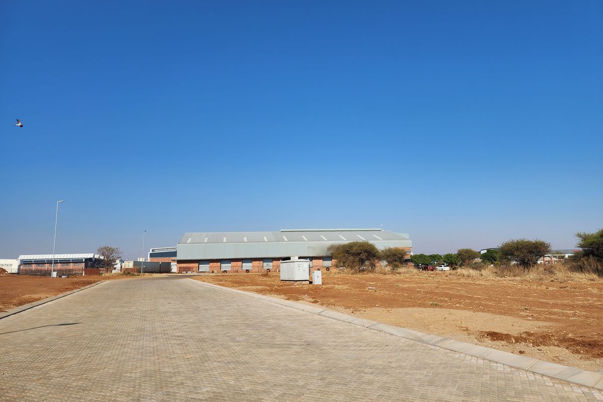 RARE INDUSTRIAL OPPORTUNITY – PRIME 6 000m2 VACANT STAND FOR SALE - Photo 2