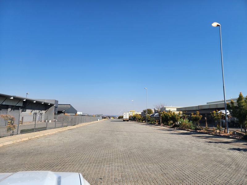 RARE INDUSTRIAL OPPORTUNITY – PRIME 6 000m2 VACANT STAND FOR SALE - Photo 9