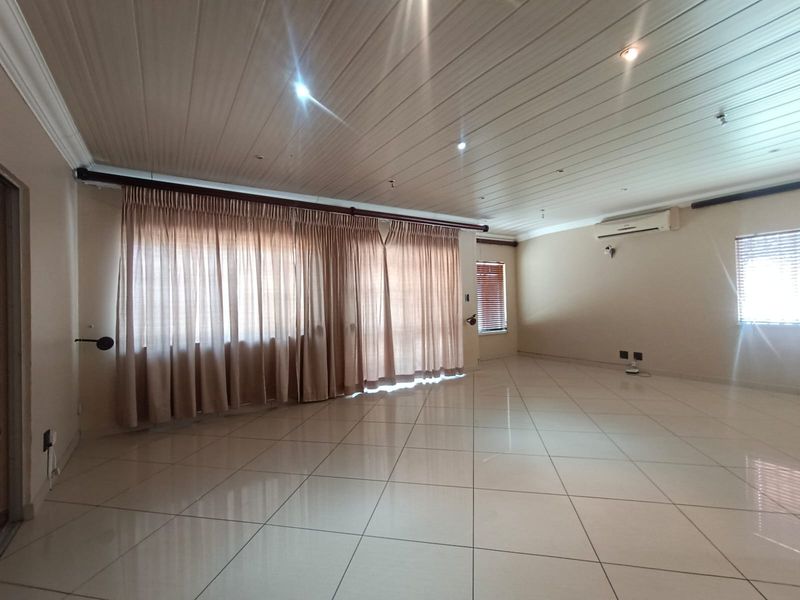 !Warm Coloring and Exciting! !Home Glowing with Warmth and Comfort! - Photo 8