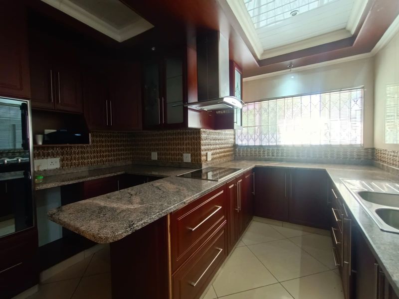!Warm Coloring and Exciting! !Home Glowing with Warmth and Comfort! - Photo 9