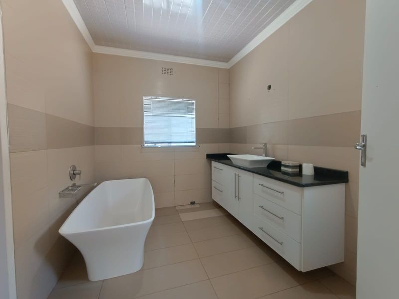 !Warm Coloring and Exciting! !Home Glowing with Warmth and Comfort! - Photo 4