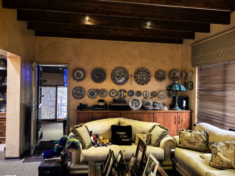 Established! Exquisite! Elaborate Lifestyle! - Photo 9