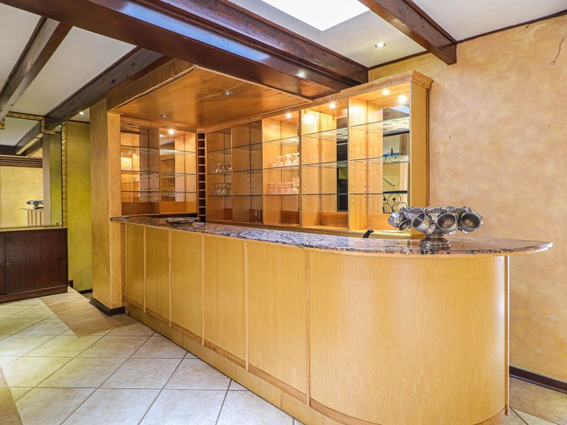 Established! Exquisite! Elaborate Lifestyle! - Photo 7