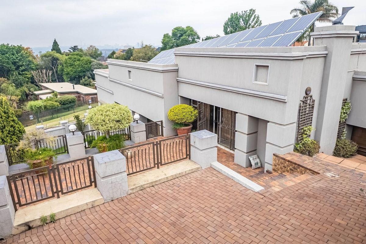 Established! Exquisite! Elaborate Lifestyle! - Photo 3