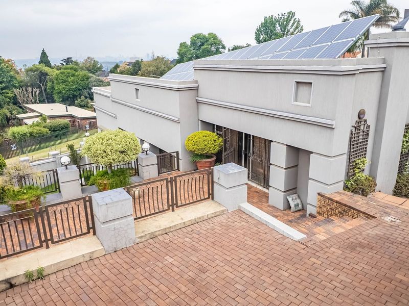 Established! Exquisite! Elaborate Lifestyle! - Photo 3