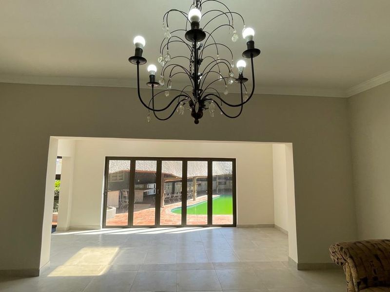 Luxury 5-Bedroom Mansion – Style & Elegance for the Discerning Buyer - Photo 10