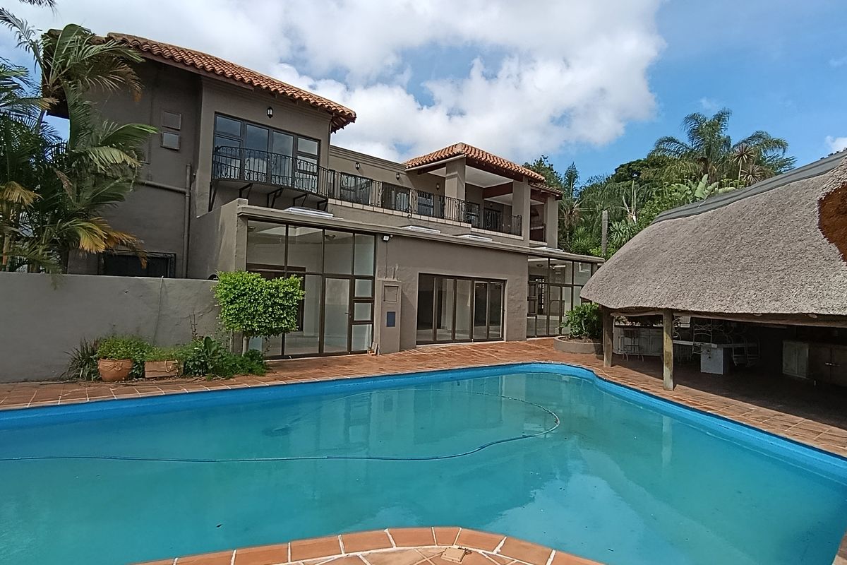 Luxury 5-Bedroom Mansion – Style & Elegance for the Discerning Buyer - Photo 4