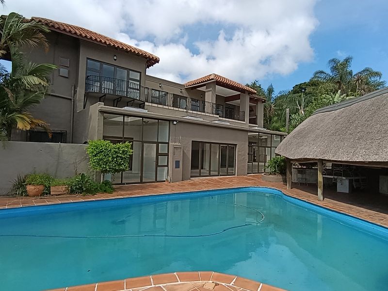 Luxury 5-Bedroom Mansion – Style & Elegance for the Discerning Buyer - Photo 4