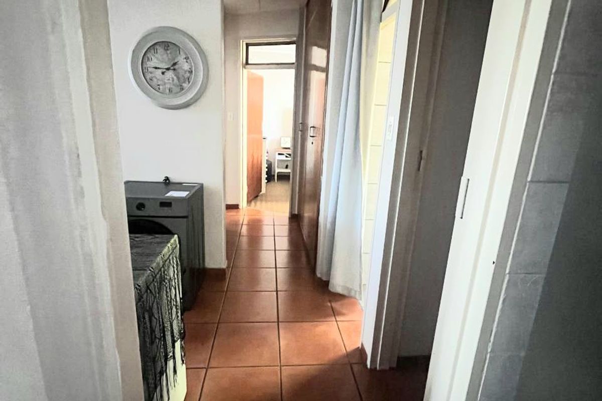 Beautiful Unit On The 2nd Floor In A Quite Area. - Photo 5