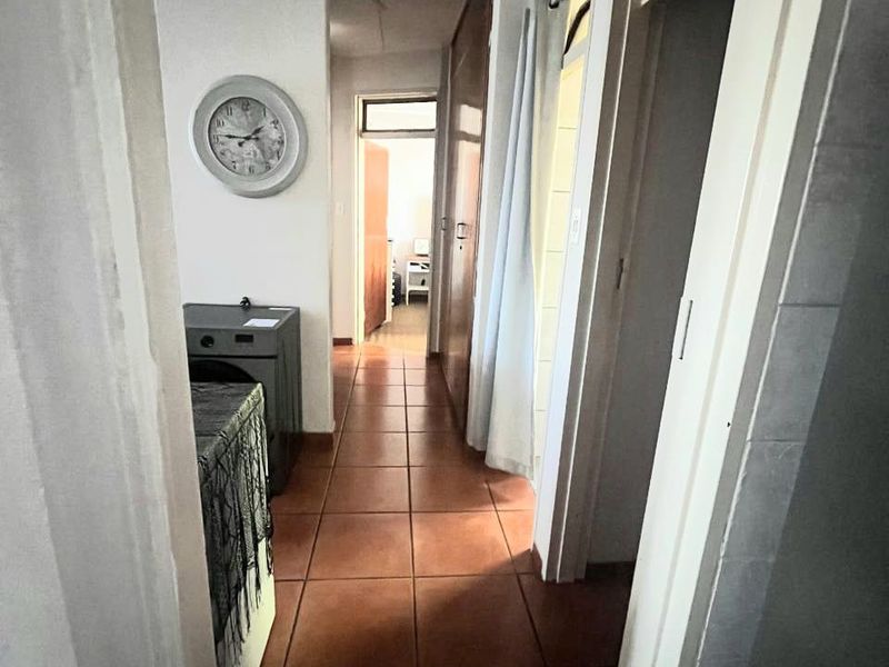 Beautiful Unit On The 2nd Floor In A Quite Area. - Photo 5