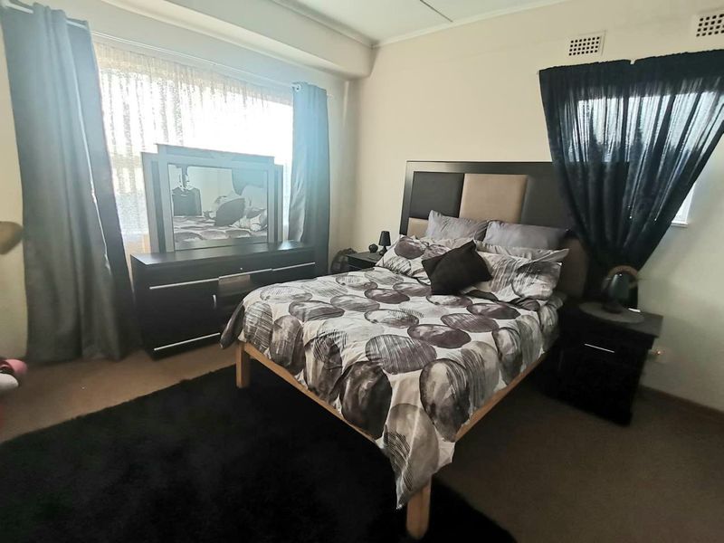 Beautiful Unit On The 2nd Floor In A Quite Area. - Photo 6