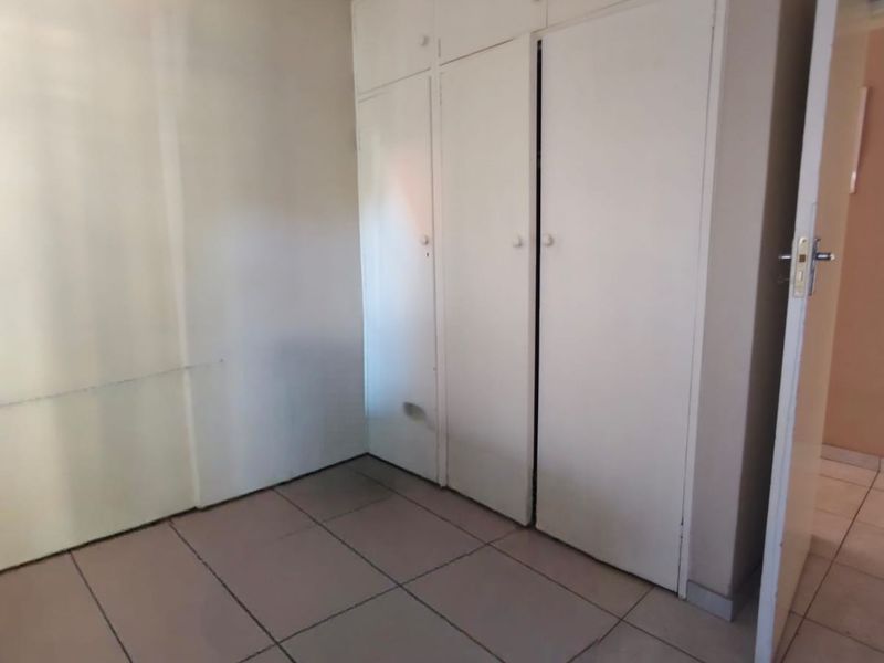 House with Flat Ideal Student Accommodation near NWU, SE6, Vanderbijlpark. - Photo 10