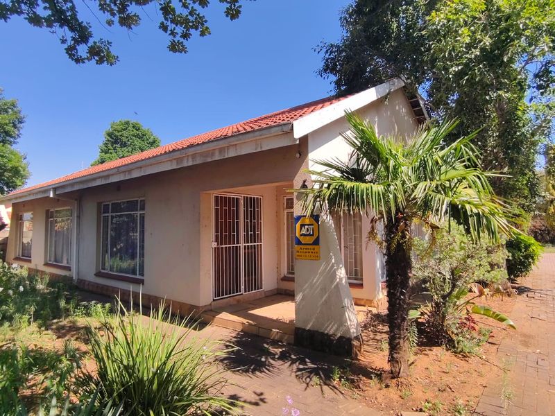 House with Flat Ideal Student Accommodation near NWU, SE6, Vanderbijlpark. - Photo 2