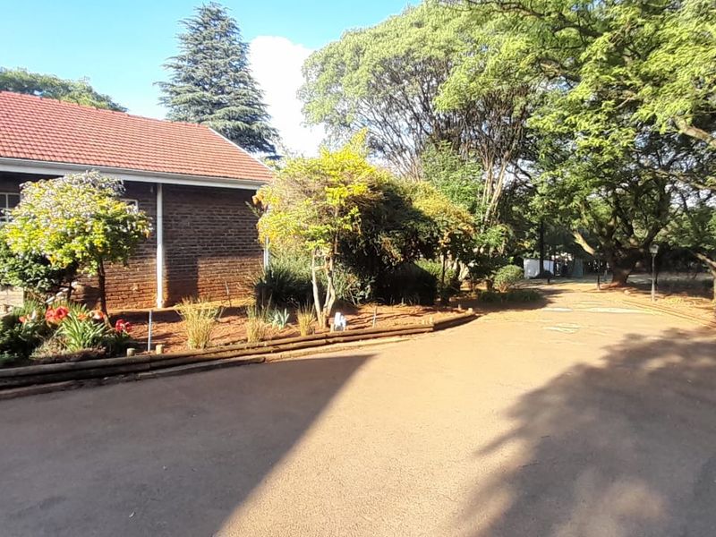 Comfortable family estate in a tranquil neighbourhood - Photo 4