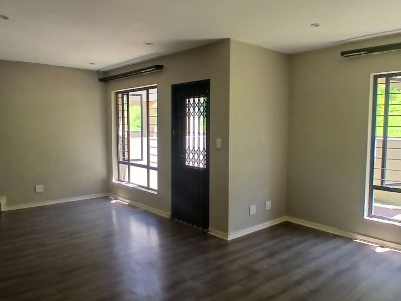 Townhouse for rent in Riverside Gardens - Photo 6