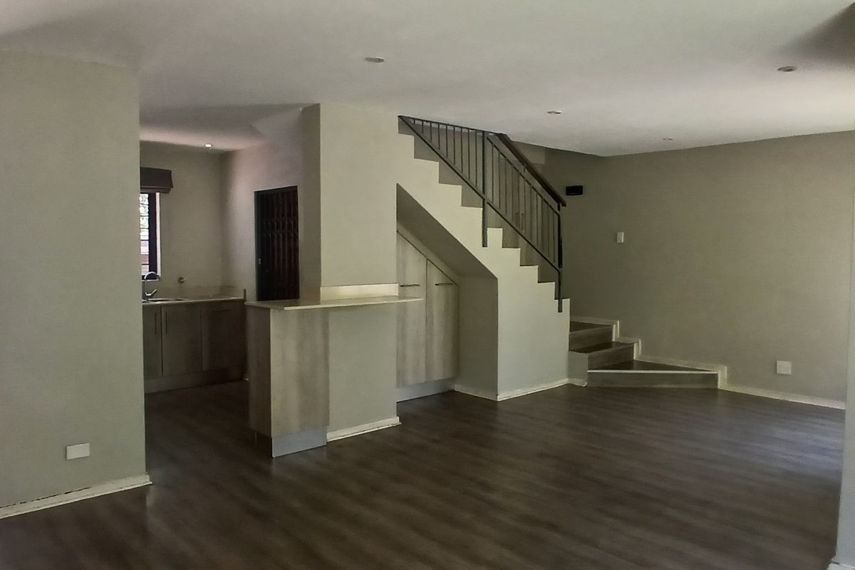 Townhouse for rent in Riverside Gardens - Photo 5
