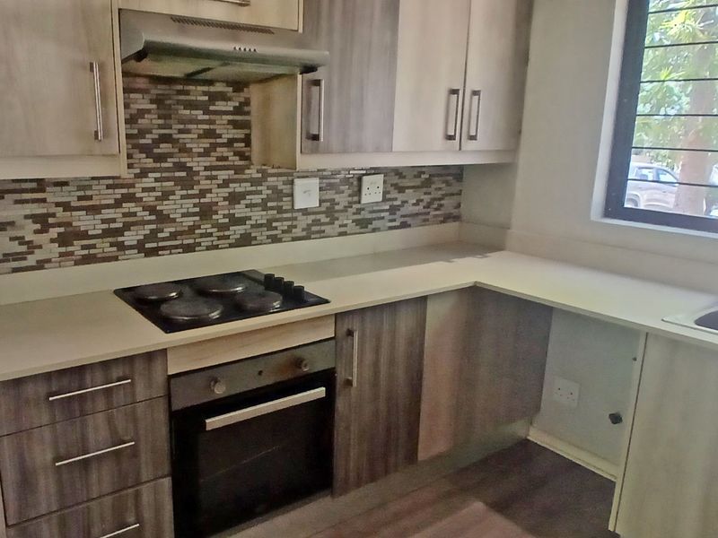 Townhouse for rent in Riverside Gardens - Photo 4