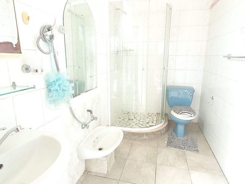 Investor’s Dream in Upper Central – Endless Potential Awaits! - Photo 7