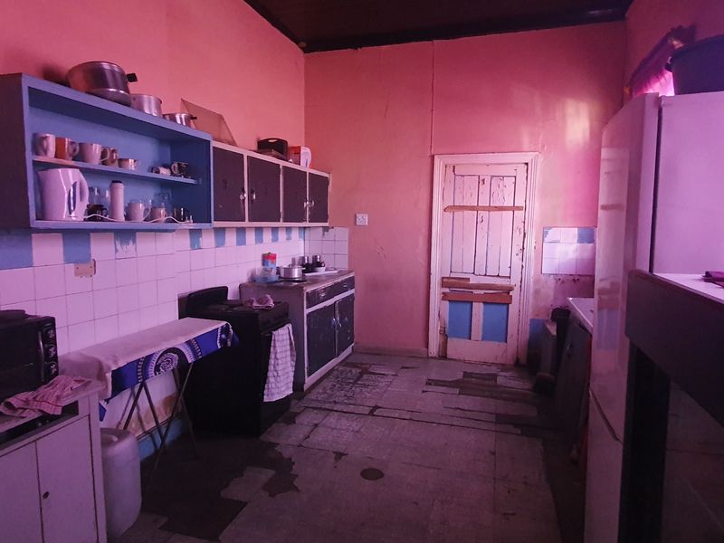 Investor’s Dream in Upper Central – Endless Potential Awaits! - Photo 5