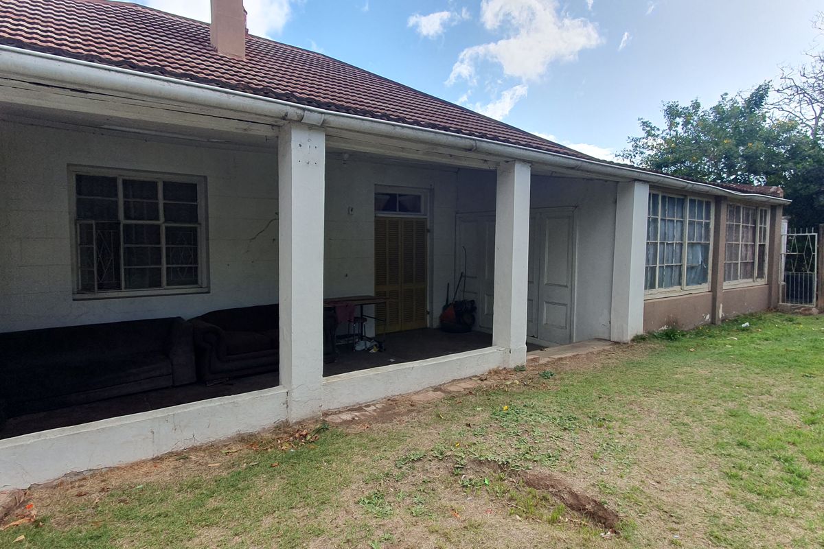 Investor’s Dream in Upper Central – Endless Potential Awaits! - Photo 3