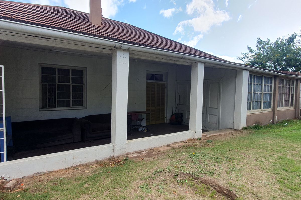 Investor’s Dream in Upper Central – Endless Potential Awaits! - Photo 2