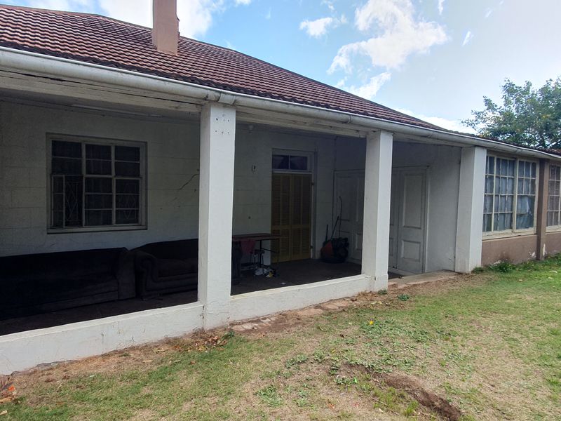 Investor’s Dream in Upper Central – Endless Potential Awaits! - Photo 2